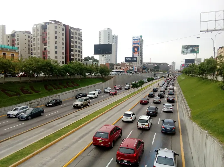 Tráfico en la Vía Expresa Paseo de la República, en Lima, en 2018